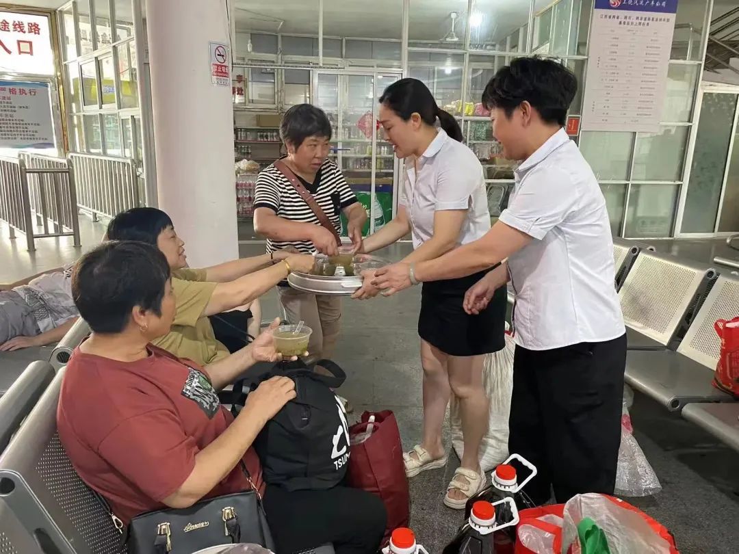 上饒汽運(yùn) 廣豐公司開展“夏送清涼”活動(dòng)