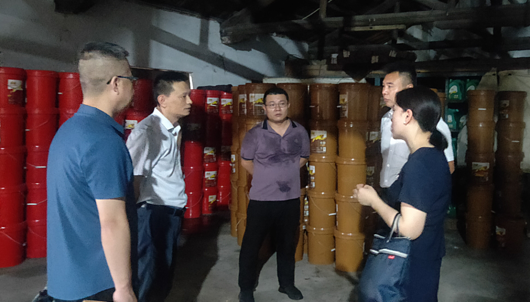 黃俊深入大通物流修理廠進行生產(chǎn)經(jīng)營調(diào)研