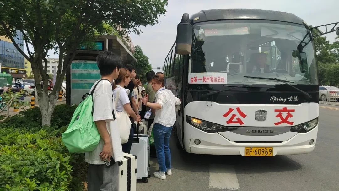 撫州長(zhǎng)運(yùn):要開(kāi)學(xué)了,“校園直通車”幫你安排妥妥的!