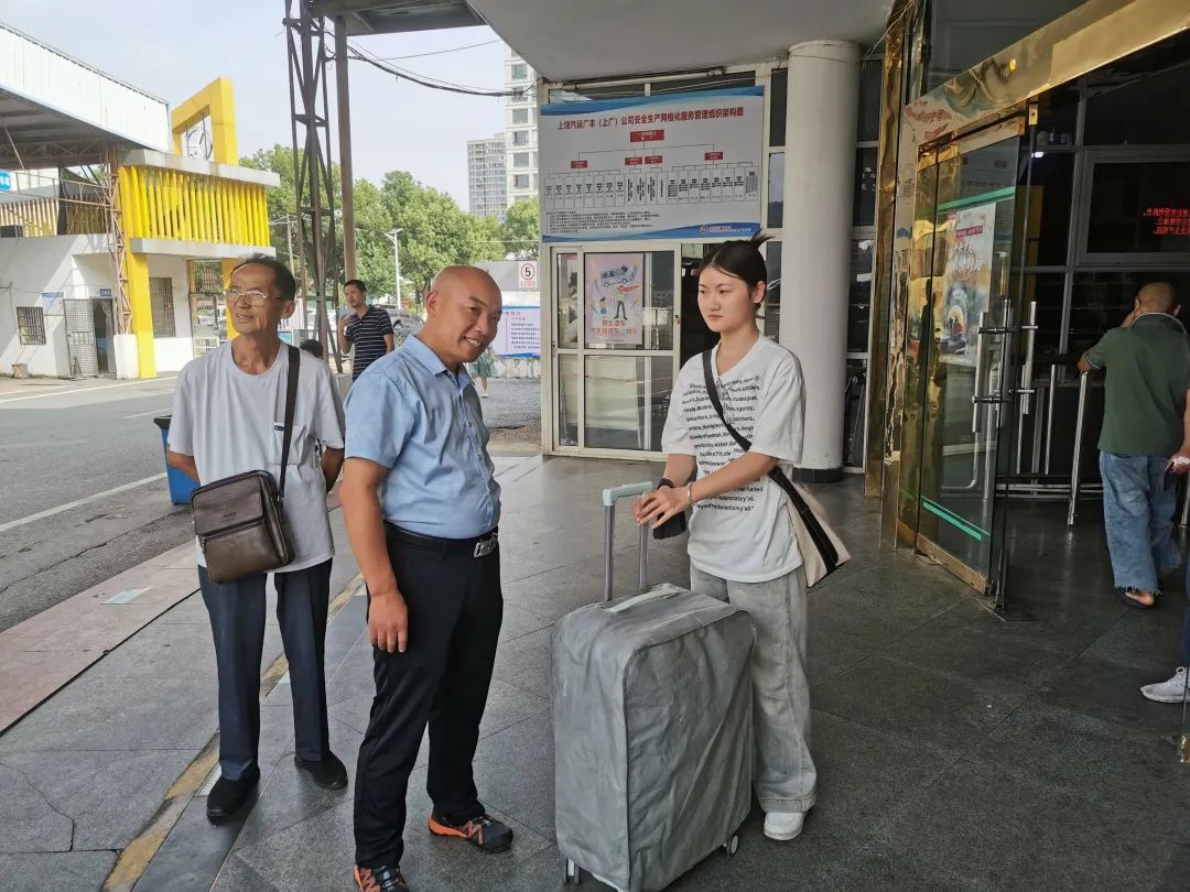 上饒汽運(yùn):多方協(xié)助 破解“孿生”行李箱錯(cuò)拿事件