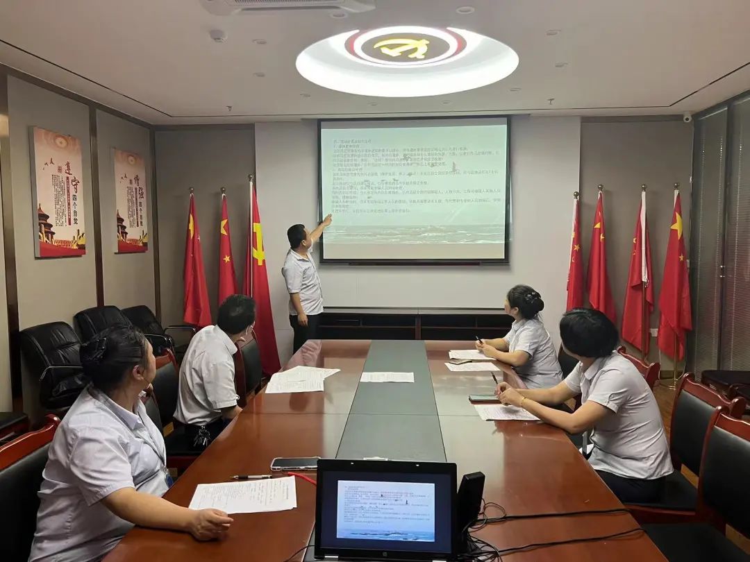 都市城際公交:開展“三品”安檢員理論、實(shí)踐知識(shí)培訓(xùn)