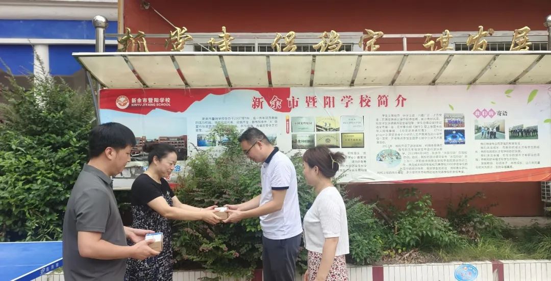 新余公交:優(yōu)質(zhì)服務(wù)進(jìn)校園,送卡上門暖人心