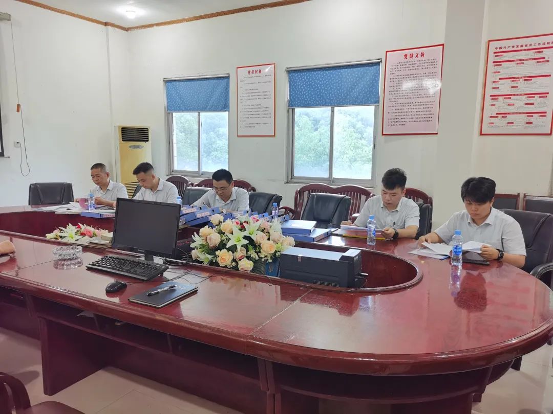 都市城際公交:開展節(jié)前安全大檢查