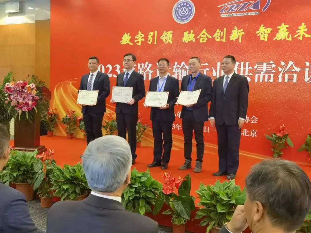 “贛悅行”平臺成功入選中國道路運(yùn)輸行業(yè)定制客運(yùn)服務(wù)品牌 王曉出席會議、占梁登臺領(lǐng)獎