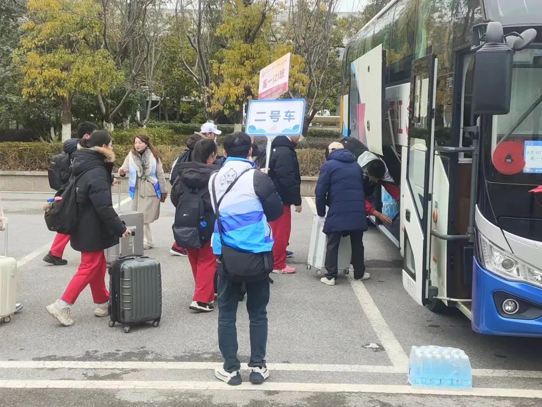 都市城際公交:開張大吉!新車首單大型包車業(yè)務(wù)順利啟航