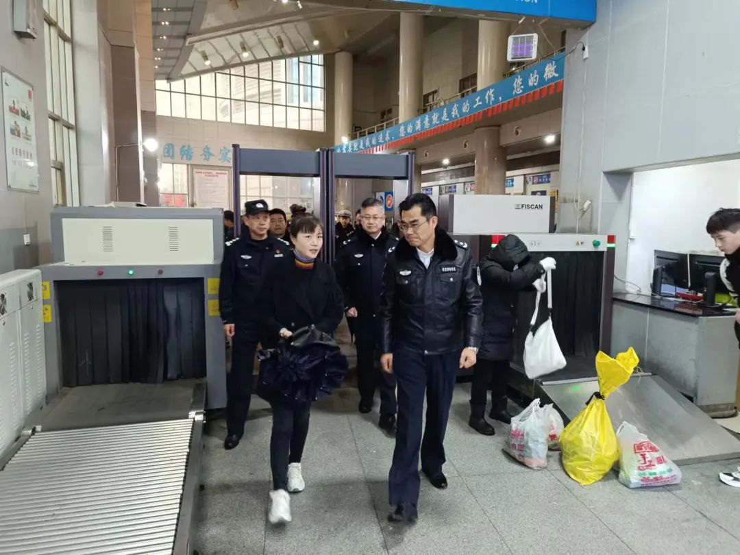九江市市政府領(lǐng)導(dǎo)督導(dǎo)九江汽車站春運工作