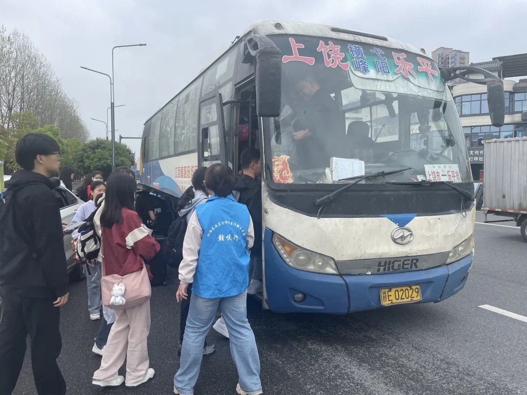 上饒汽運(yùn):打好“服務(wù)牌” 助力旅客順暢出行