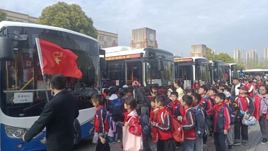馬鞍山長客:含山長運助力環(huán)峰第四小學春游活動圓滿成功