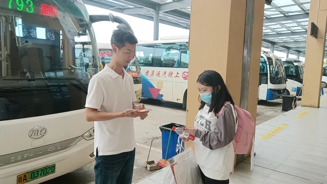 都市城際公交:拾金不昧好司機(jī)