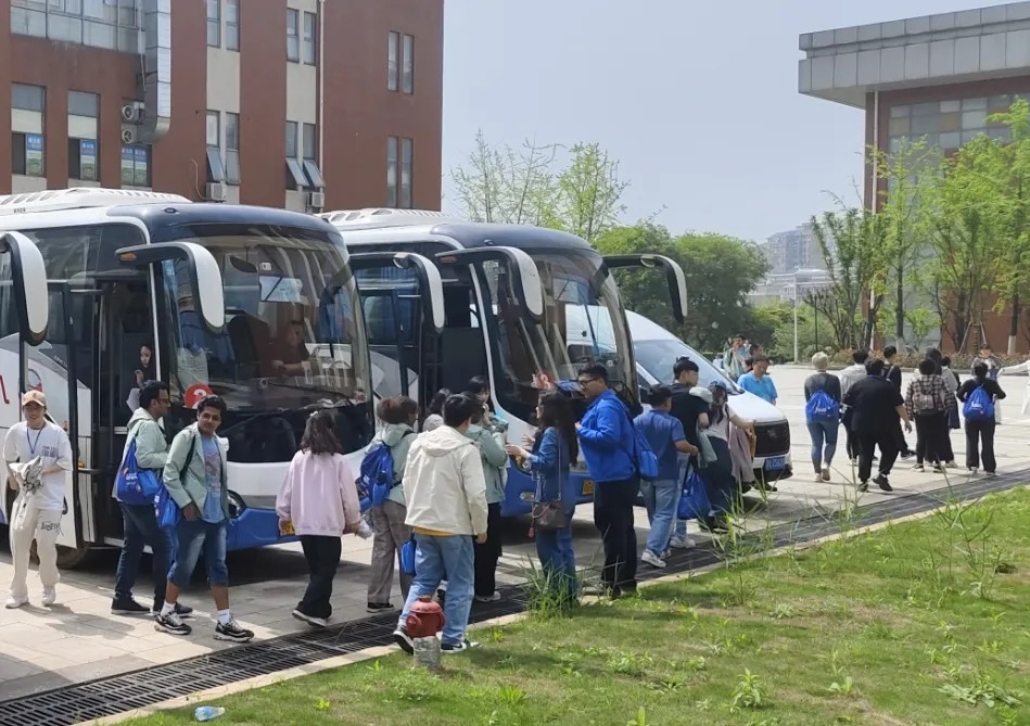 九江長運:旅游分公司圓滿完成全球青少年模擬世界遺產(chǎn)大會運輸保障工作