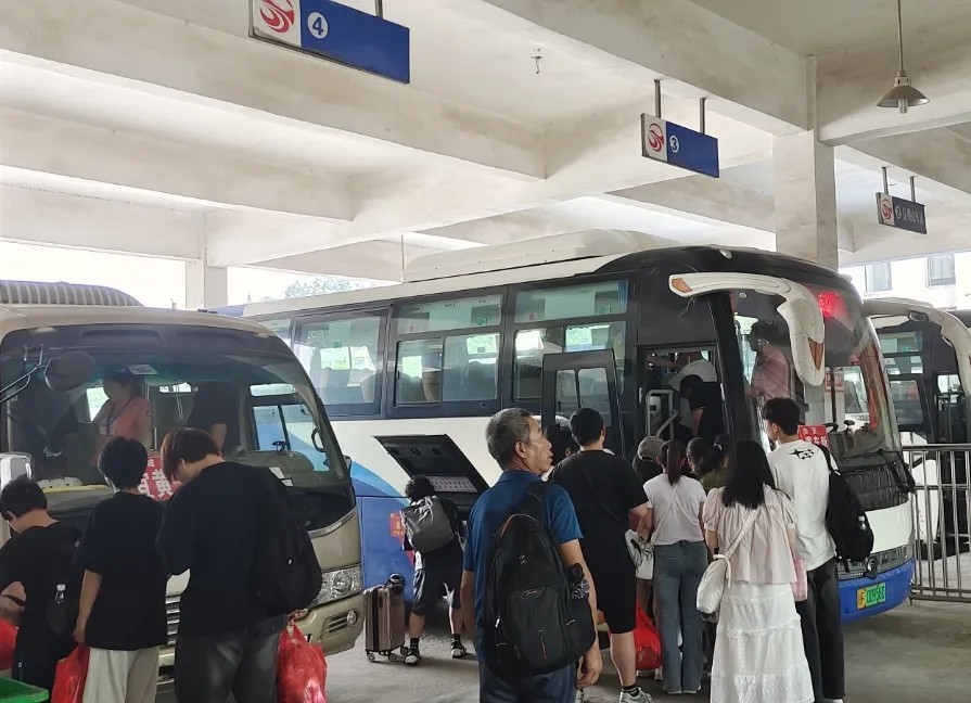 生產(chǎn)經(jīng)營 || ??撫州長運:宜黃分公司積極應對節(jié)后返程客流高峰