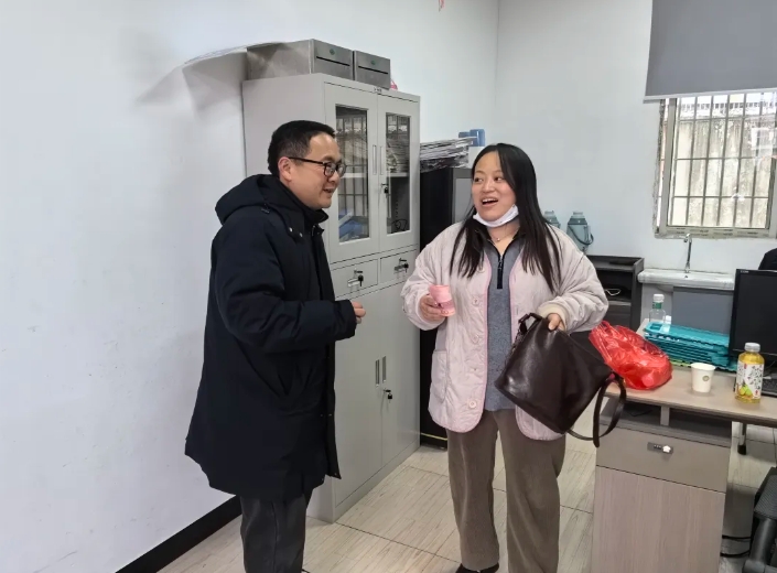 上饒汽運(yùn):駕駛員拾金不昧 歸還萬(wàn)元現(xiàn)金