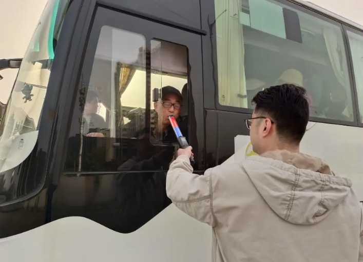 馬鞍山長(zhǎng)客:積極開(kāi)展“清明”路查工作 營(yíng)造假日安全運(yùn)輸環(huán)境